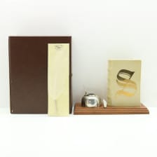GLENROTHES 1975 16 YEAR OLD SIGNATORY CERAMIC BOOK DECANTER WITH QUILL 75CL
