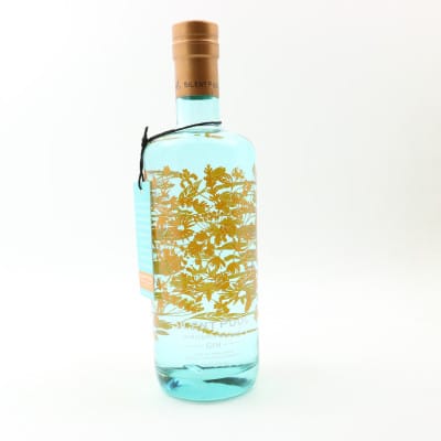Silent Pool Gin, 43% whisky bottle
