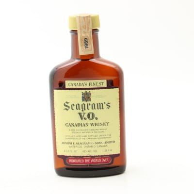 Seagram's V.O. 6 Year Old, 40% whisky bottle