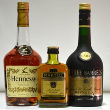 HENNESSY  THREE BARRELS   MARTELL 16CL