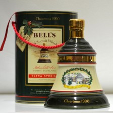 BELL S DECANTER CHRISTMAS 1990
