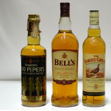 BELL S 8  100 PIPERS   FAMOUS GROUSE
