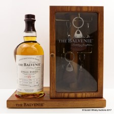 BALVENIE 15 YEAR OLD SINGLE BARREL   BALVENIE HANDCRAFTED WOODEN BOTTLE STAND KEY HOLDER   KEYRING