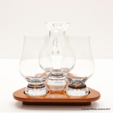 GLENFIDDICH WATER JUG  GLENCAIRN GLASSES X 2   GLENCAIRN FLIGHT PLINTH
